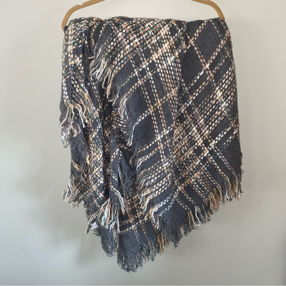 NWOT LC Lauren Conrad 100% acrylic Super Soft Chunky Knit Blanket Scarf